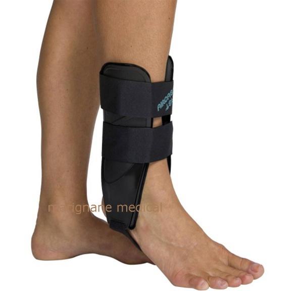 orthese-de-cheville-aircast-light